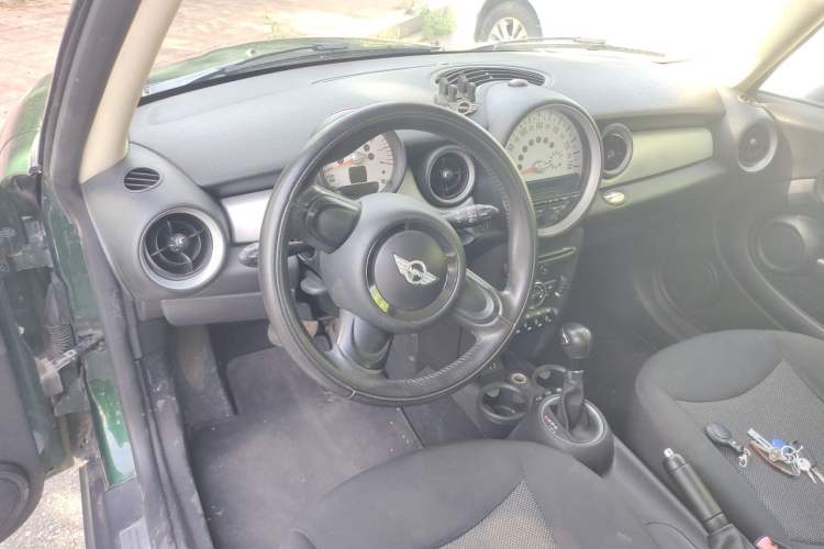 Used MINI 2011 1.6L ONE Center Console