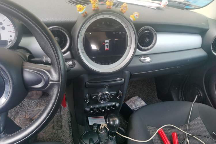 Used MINI 2011 1.6L ONE Center Console