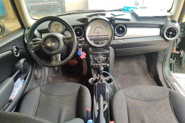 Used MINI 2011 1.6L ONE Center Console