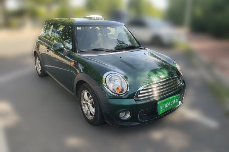 Used MINI 2011 1.6L ONE Front Right 45 Deg