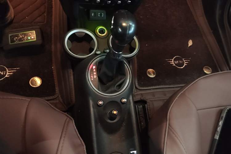 Used MINI 2011 1.6L COOPER CABRIO Gear Lever