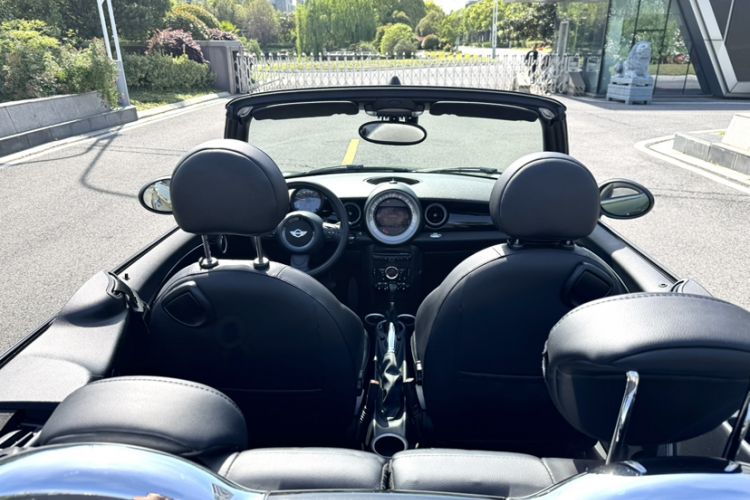 Used MINI 2011 1.6L COOPER CABRIO Interior 2