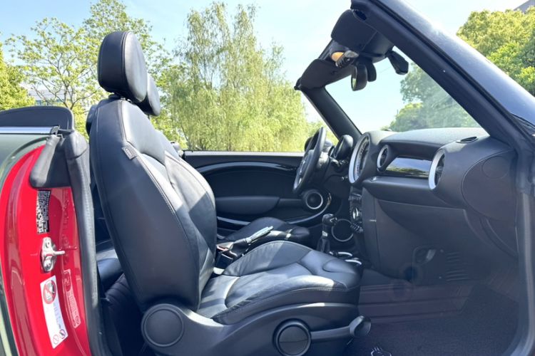 Used MINI 2011 1.6L COOPER CABRIO Interior 3