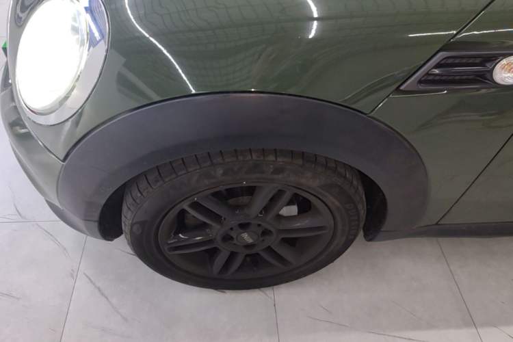 Used MINI 2011 1.6L COOPER CABRIO Left Front Wheel Hub