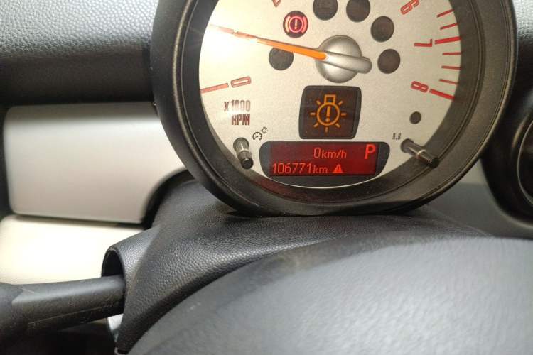 Used MINI 2011 1.6L COOPER Fun Odometer Close Up