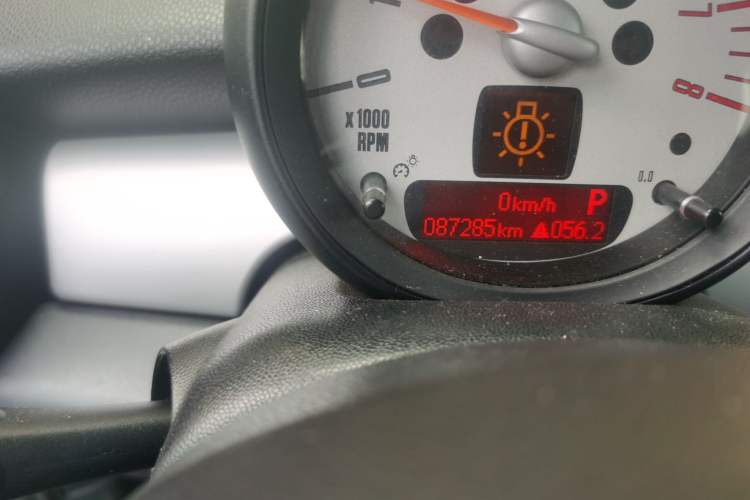 Used MINI 2011 1.6L ONE Odometer Close Up