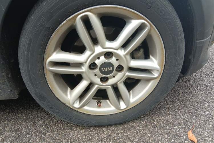 Used MINI 2011 1.6L COOPER Excitement Right Front Wheel Hub