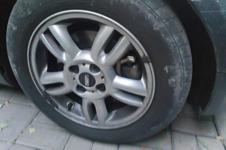 Used MINI 2011 1.6L ONE Right Front Wheel Hub