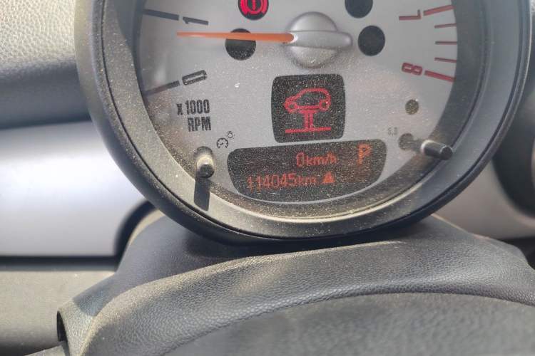 Used MINI 2011 1.6L ONE Odometer Close Up