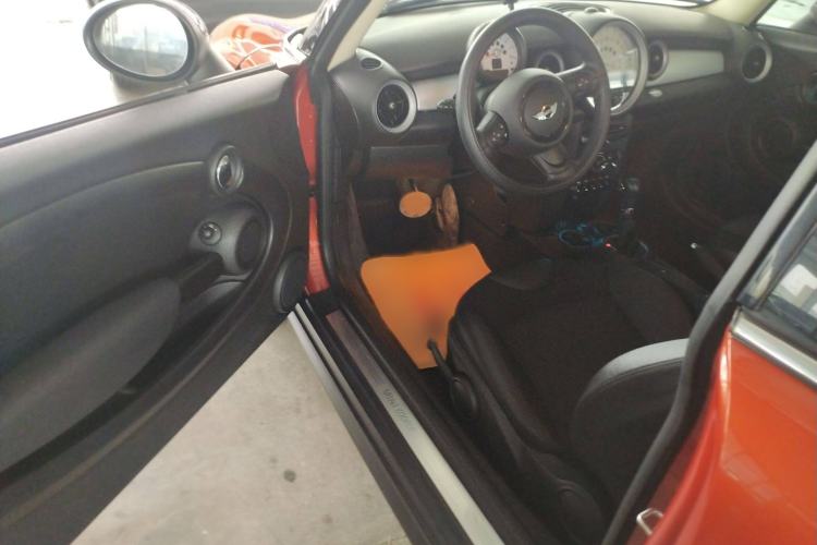 Used MINI 2011 1.6L COOPER Fun Interior 2