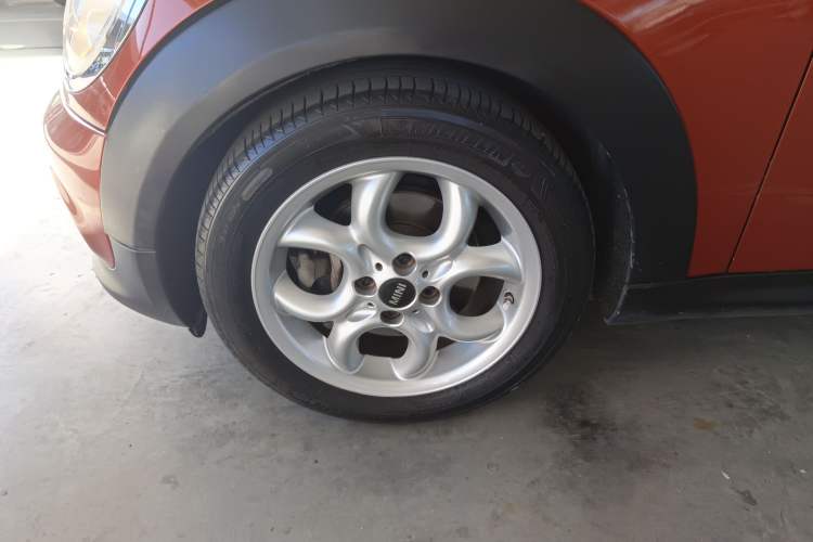 Used MINI 2011 1.6L COOPER Fun Left Front Wheel Hub