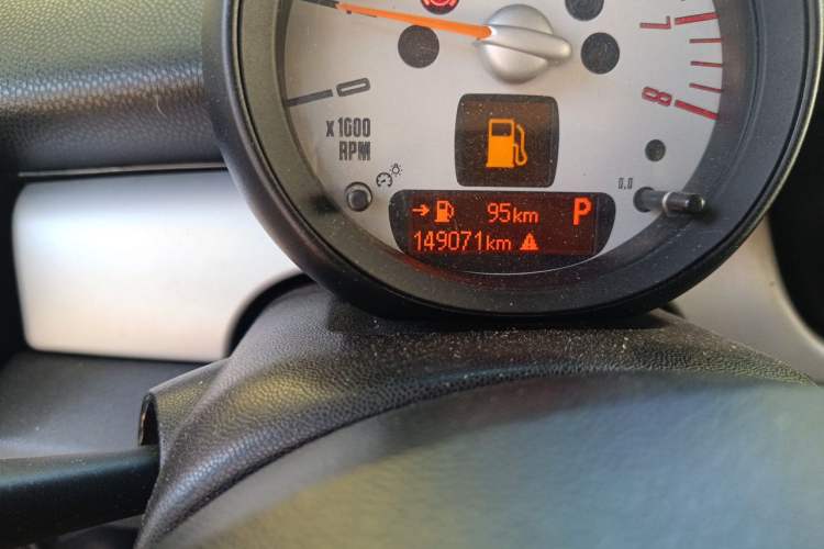 Used MINI 2011 1.6L ONE Odometer Close Up
