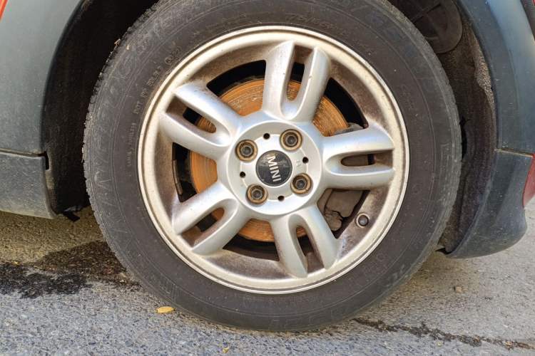 Used MINI 2011 1.6L ONE Right Front Wheel Hub