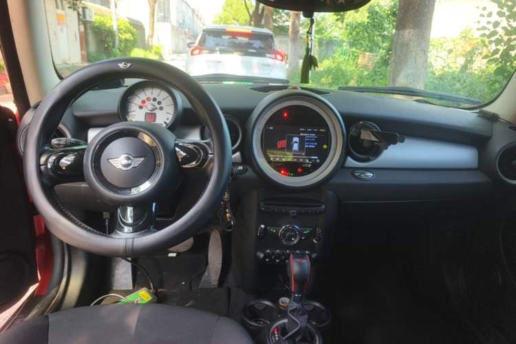 Used MINI 2011 1.6L ONE Center Console