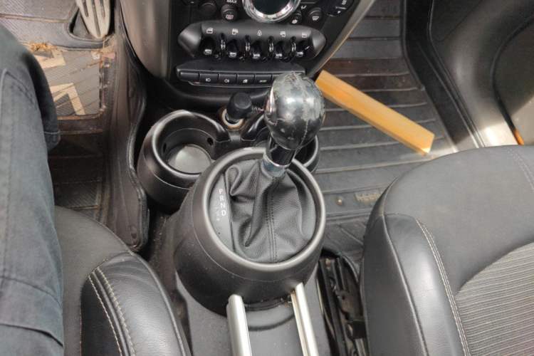 Used MINI 2011 1.6L COOPER CABRIO Gear Lever