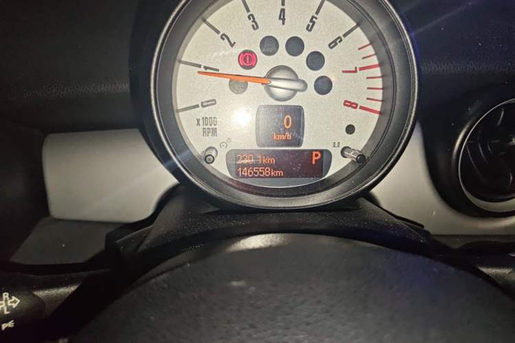 Used MINI 2011 1.6L ONE Odometer Close Up
