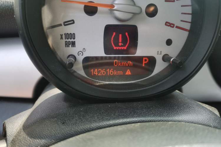 Used MINI 2011 1.6L COOPER Fun Odometer Close Up