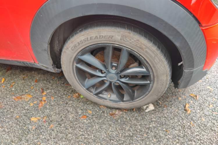 Used MINI 2011 1.6L COOPER CABRIO Right Front Wheel Hub
