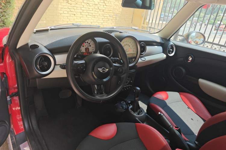 Used MINI 2011 1.6L COOPER Fun Center Console