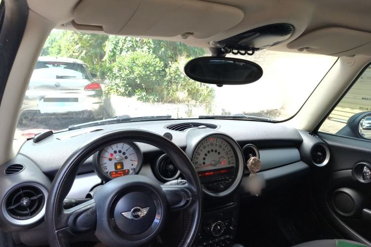 Used MINI 2011 1.6L ONE Center Console
