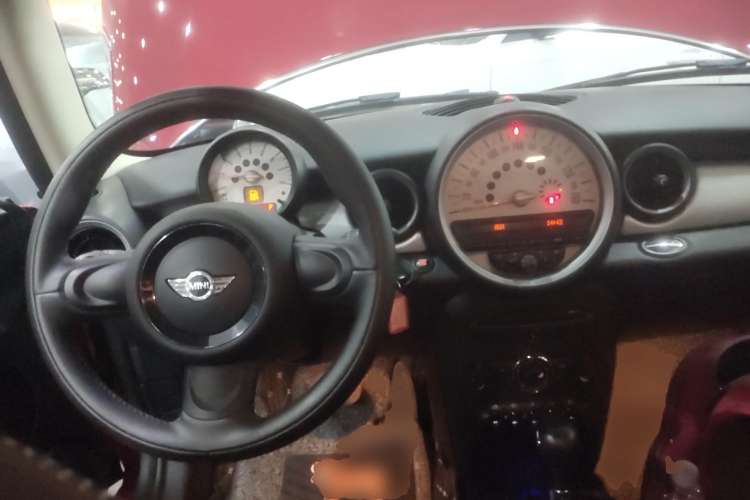 Used MINI 2011 1.6L ONE Center Console
