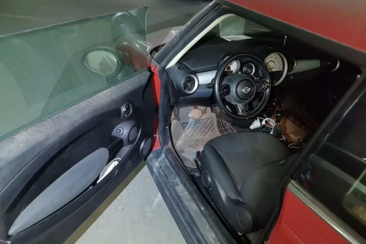 Used MINI 2011 1.6L ONE Driver Seat