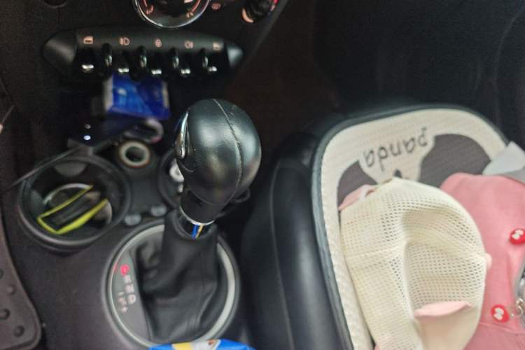 Used MINI 2011 1.6L COOPER Fun Gear Lever