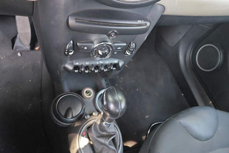 Used MINI 2011 1.6L COOPER Fun Gear Lever