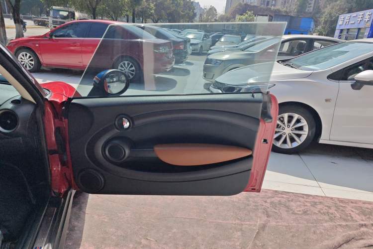 Used MINI 2011 1.6L COOPER Fun Interior 2