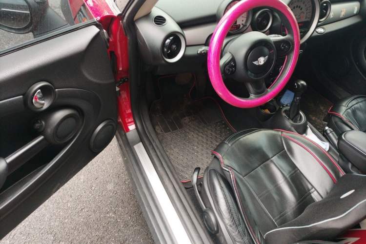 Used MINI 2011 1.6L COOPER Fun Interior 3