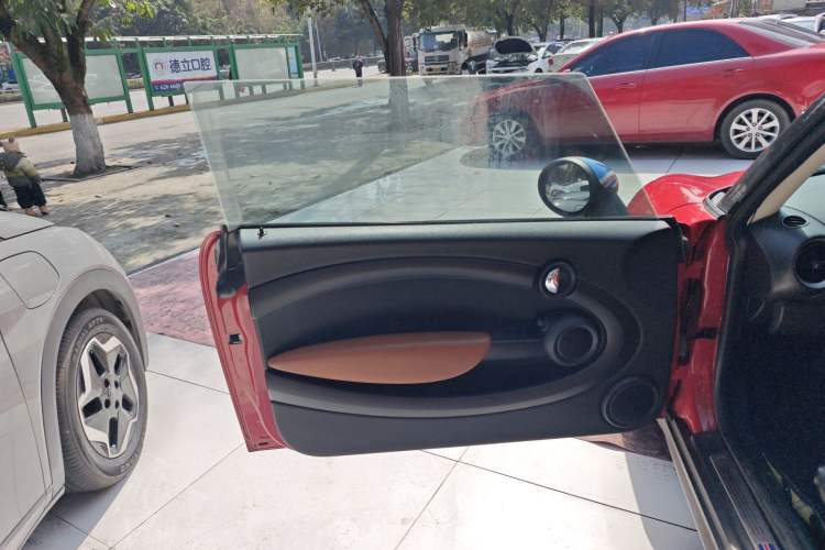 Used MINI 2011 1.6L COOPER Fun Interior 4