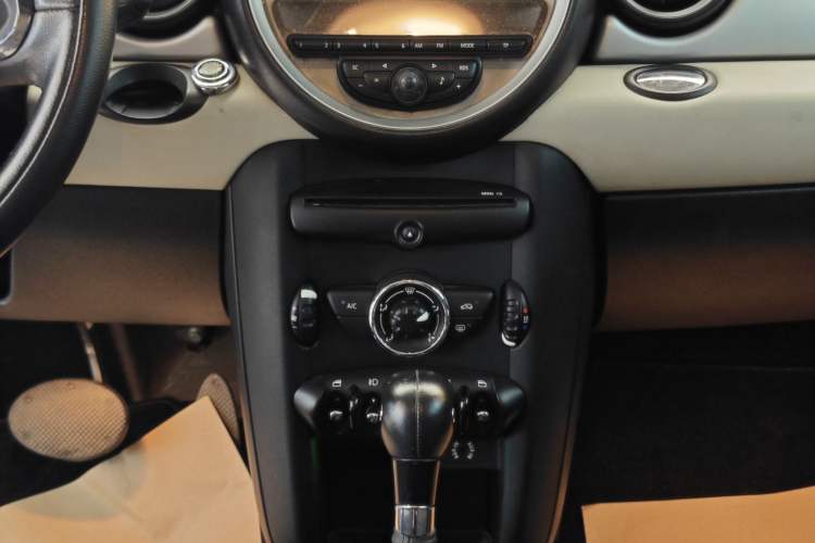 Used MINI 2011 1.6L ONE Interior 5