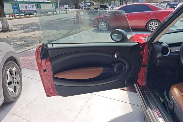 Used MINI 2011 1.6L COOPER Fun Interior 5