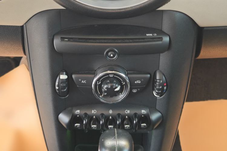 Used MINI 2011 1.6L ONE Interior 6