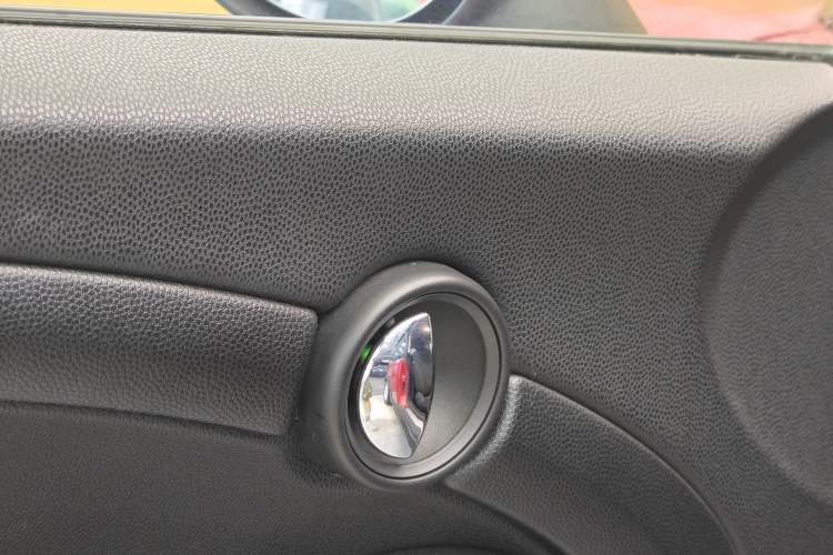 Used MINI 2011 1.6L ONE Interior 9