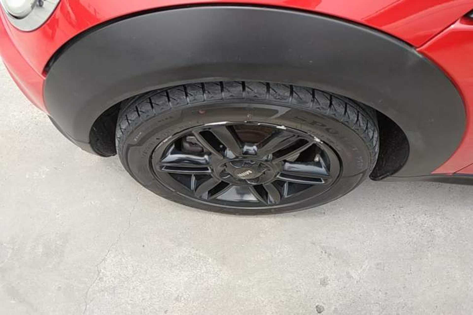 Used MINI 2011 1.6L COOPER Excitement Left Front Wheel Hub