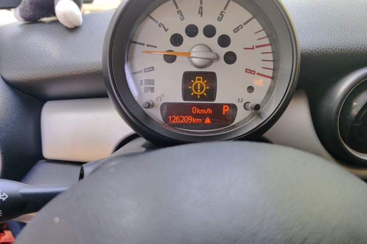 Used MINI 2011 1.6L ONE Odometer Close Up