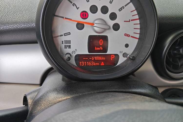 Used MINI 2011 1.6L COOPER Fun Odometer Close Up