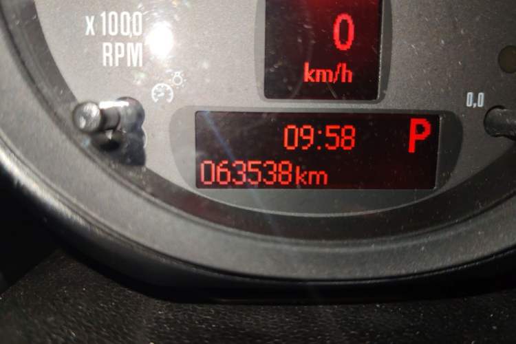 Used MINI 2011 1.6L ONE Odometer Close Up