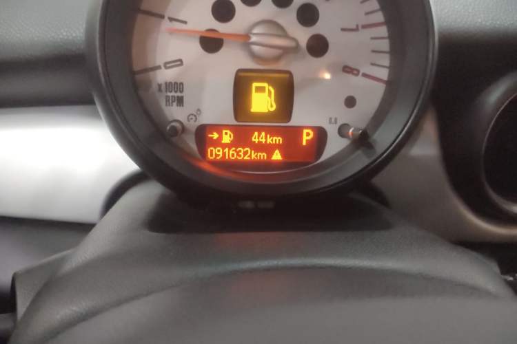 Used MINI 2011 1.6L ONE Odometer Close Up