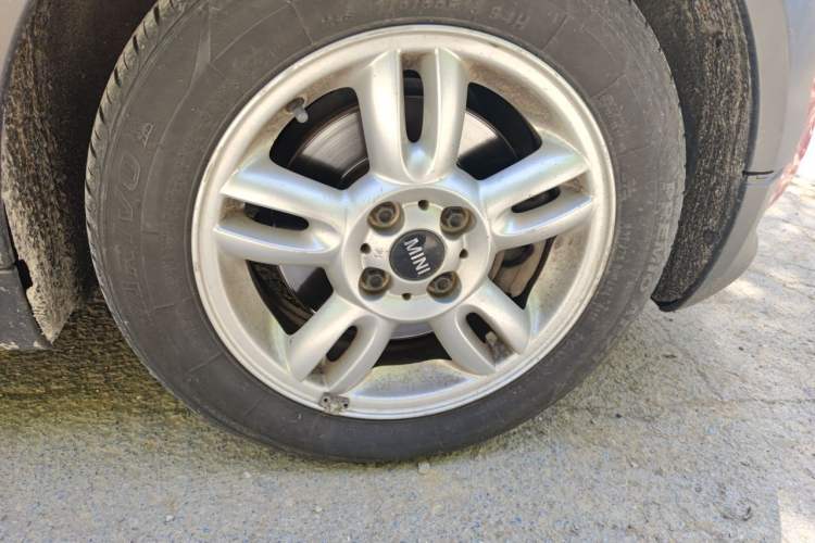 Used MINI 2011 1.6L ONE Right Front Wheel Hub