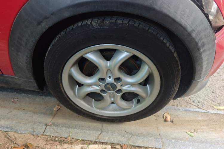 Used MINI 2011 1.6L COOPER Fun Right Front Wheel Hub