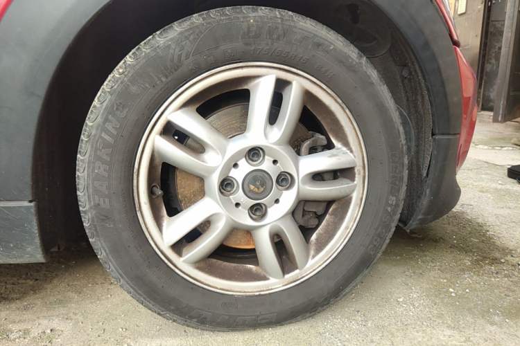 Used MINI 2011 1.6L ONE Right Front Wheel Hub