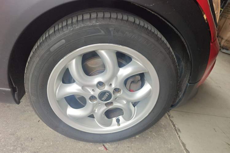 Used MINI 2011 1.6L COOPER Fun Right Front Wheel Hub