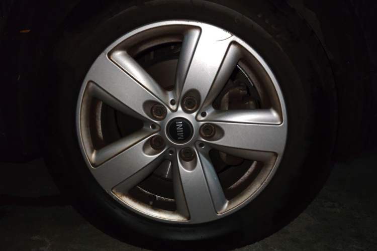 Used MINI 2011 1.6L ONE Right Front Wheel Hub