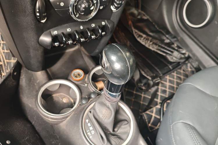 Used MINI 2011 1.6L COOPER Fun Gear Lever