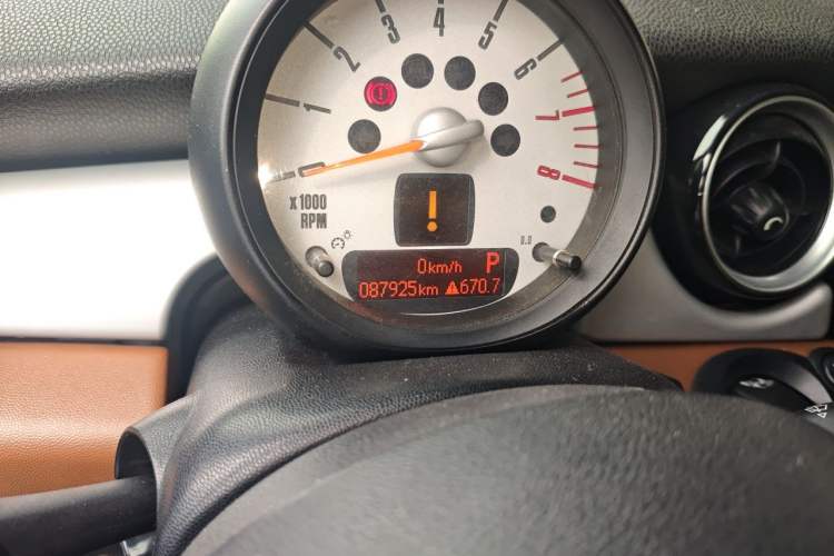 Used MINI 2011 1.6L COOPER Fun Odometer Close Up