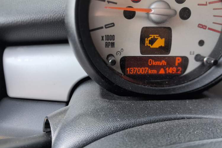 Used MINI 2011 1.6L ONE Odometer Close Up