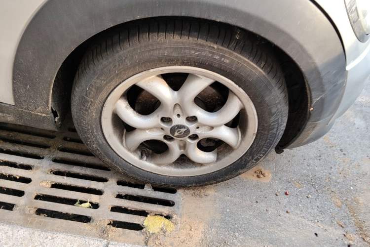 Used MINI 2011 1.6L COOPER Fun Right Front Wheel Hub