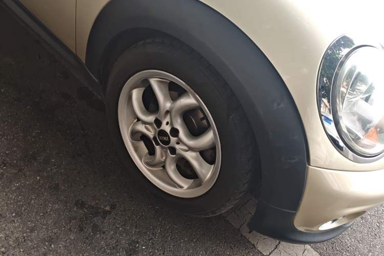 Used MINI 2011 1.6L COOPER Fun Right Front Wheel Hub